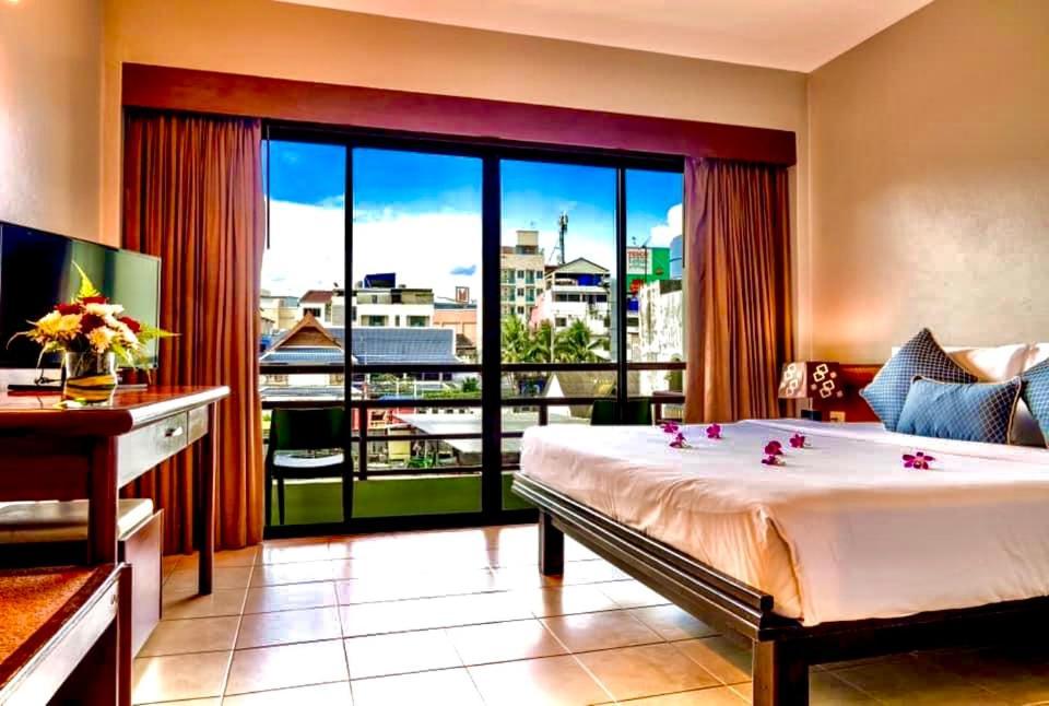 C & N Hotel Patong, Phuket Khách sạn 3*