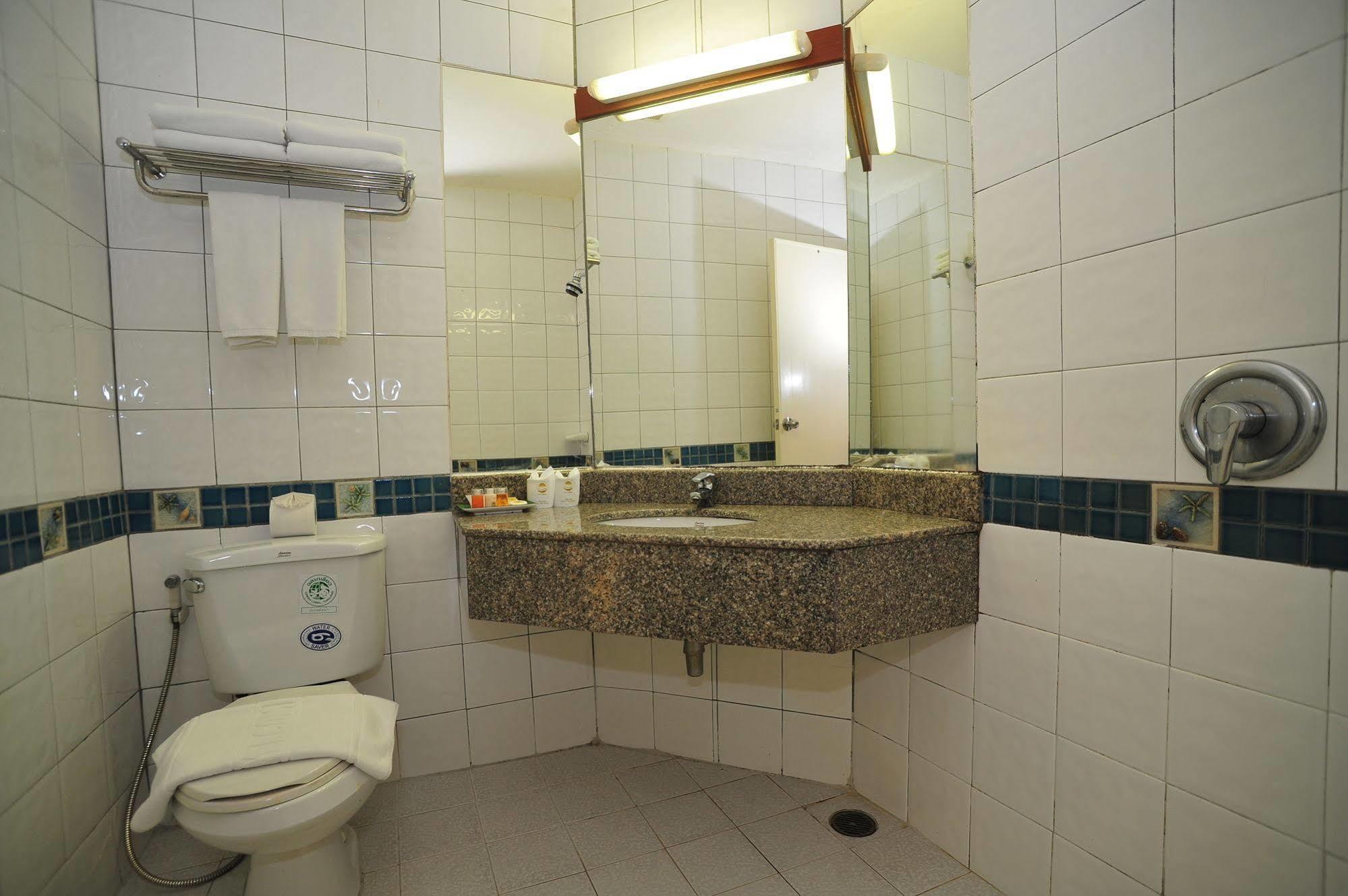 C & N Hotel Patong, Phuket Khách sạn 3*