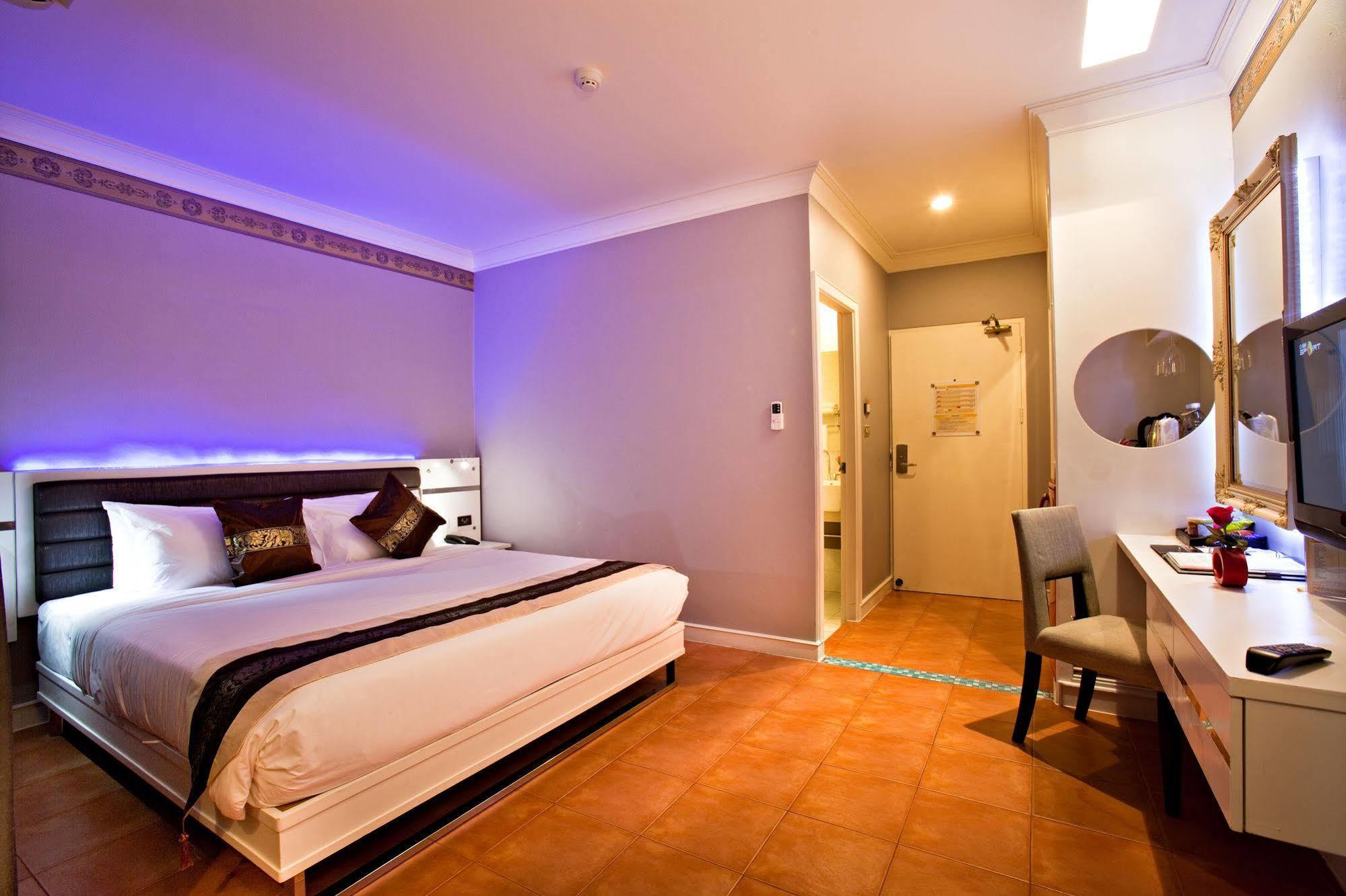 C & N Patong, Phuket Hotel